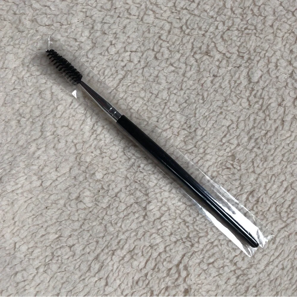 NEW ELF Contour Palette With Broadway Argan Oil Lip Gloss And Brow Brush